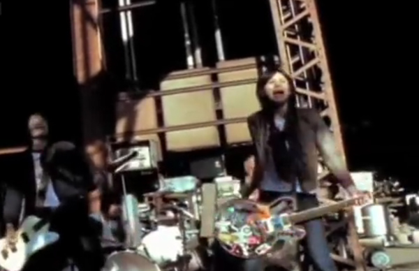 『WELCOME TO THE SHITSVILLE SMELLING LIKE A MOTORJUNK』