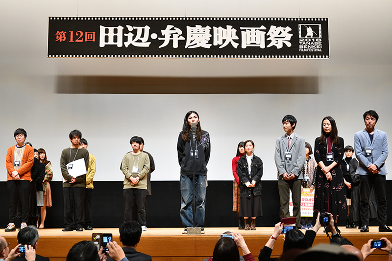 キネマイスター賞を受賞した『すばらしき世界』の石井達也監督（2017年度卒）