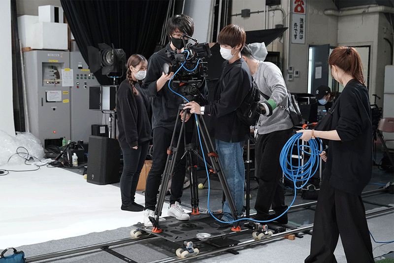 １年生にとって、はじめての外部スタジオでの撮影