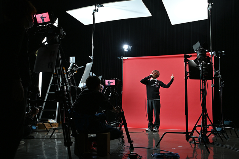 男女混成アカペラグループ “ハイスクール・バンバン”のＭＶスタジオ撮影の様子を公開！