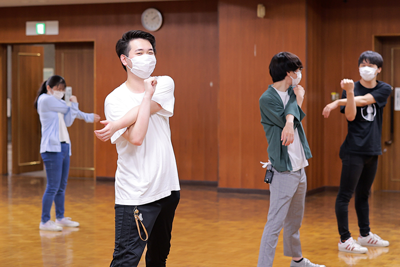 まずは準備体操からスタート。これ大事！