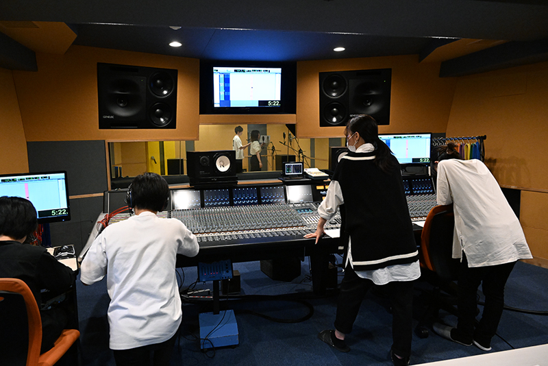 東放学園音響専門学校で行われたヴォイスドラマ収録の様子
