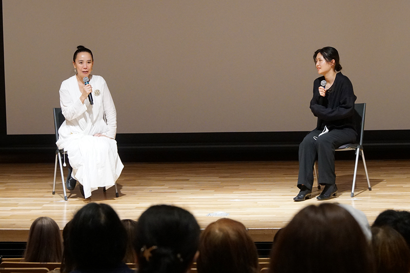 河瀨直美監督（写真左）と古川葵さん（写真右）