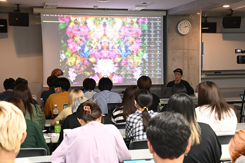 AdoやSHE’SのPVを手掛ける映像ディレクター・田澤友和さんによる「特別講座」を実施！