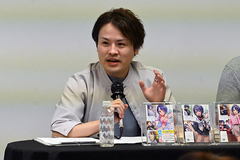 シリーズ累計20万部突破！『じつは義妹でした。～最近できた義理の弟の距離感がやたら近いわけ』の白井ムク先生