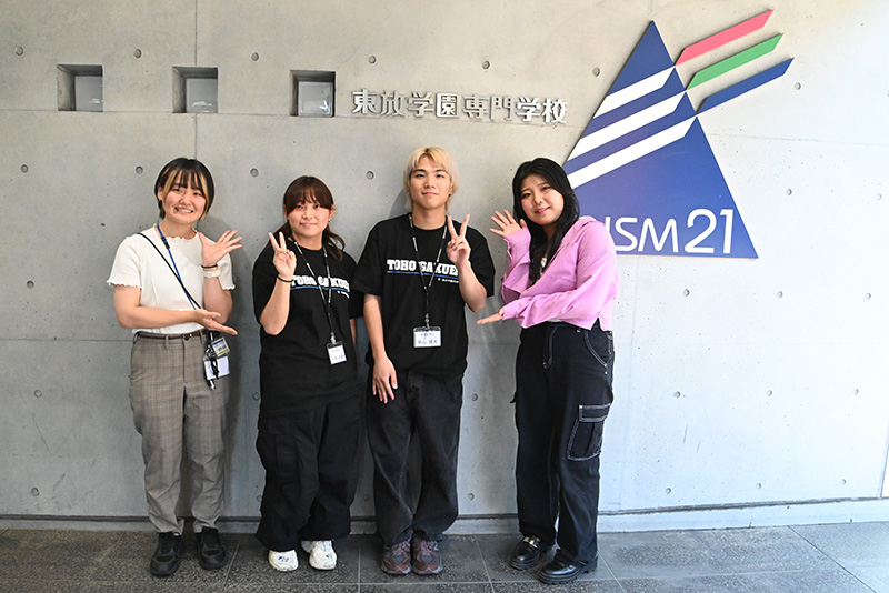 放送音響科の2年生たちと記念写真を撮りました！先輩の話は学生にとってとても刺激になりました！