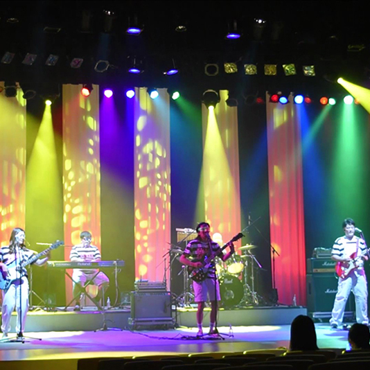 照明×映像×音響 プロのアーティストを迎えた4学科合同ライブ実習を実施！