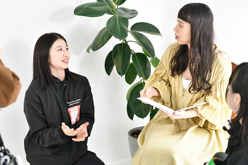 ディレクターから笹川さんに演出イメージを説明