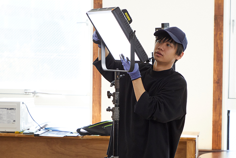 照明で影がでないように調整しています