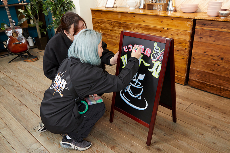 もちろん美術も学生たちが準備しました