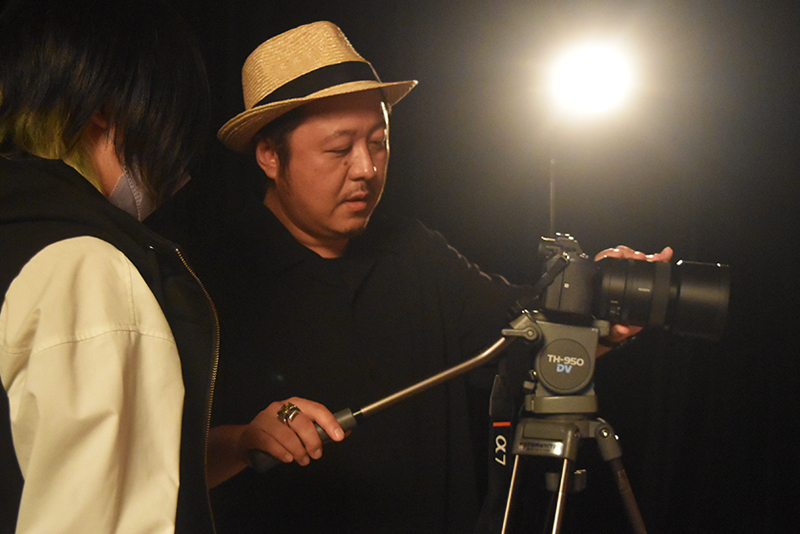 講師は本科の卒業生でもある折井康弘さん（04年度卒／フォトグラファー・ビデオグラファー・映像ディレクター）