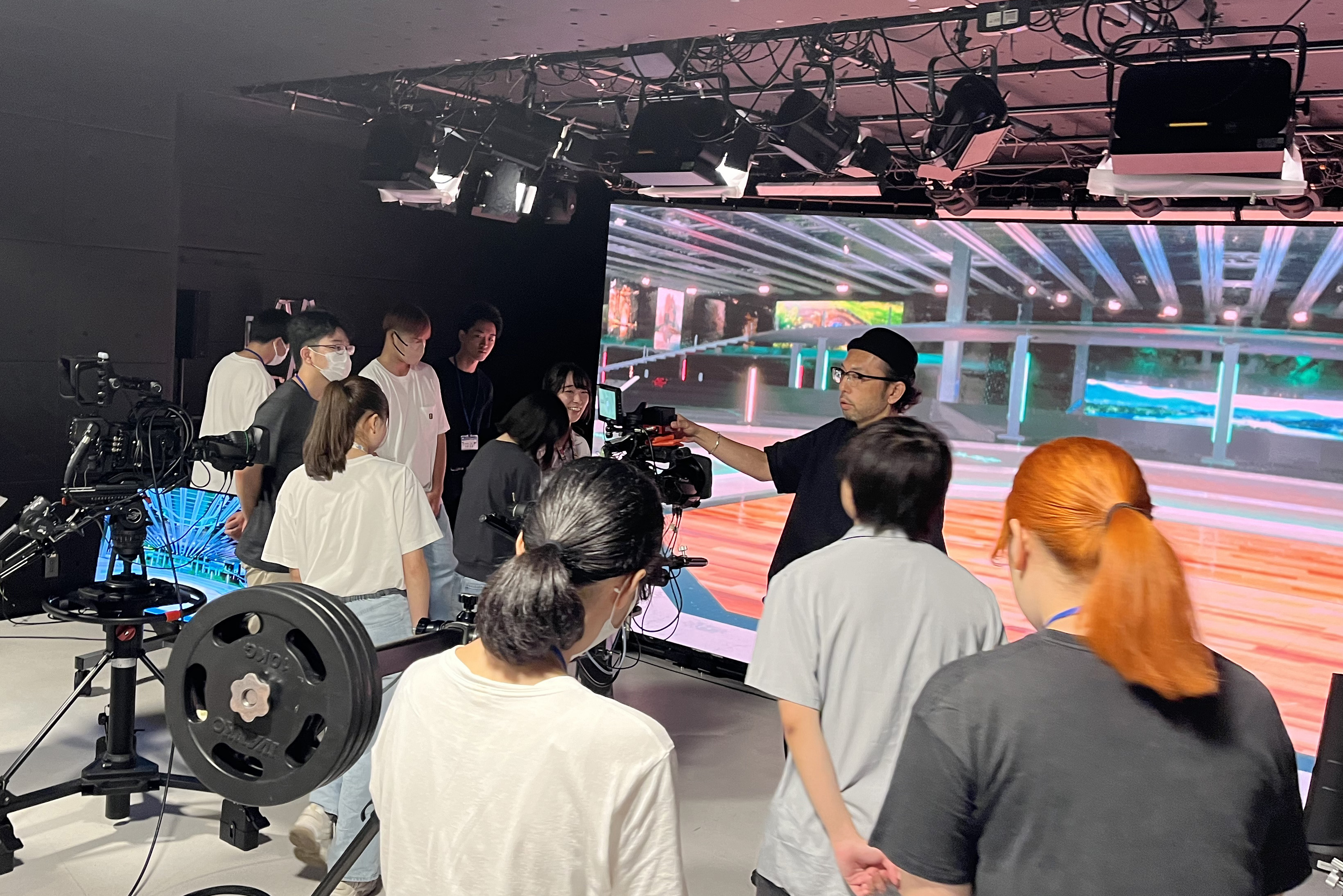 （株）ヌーベルバーグのスタジオ・n00b st（スタジオ ヌーブ）を見学！卒業生の池田正義さん（93年度卒）に案内していただきました