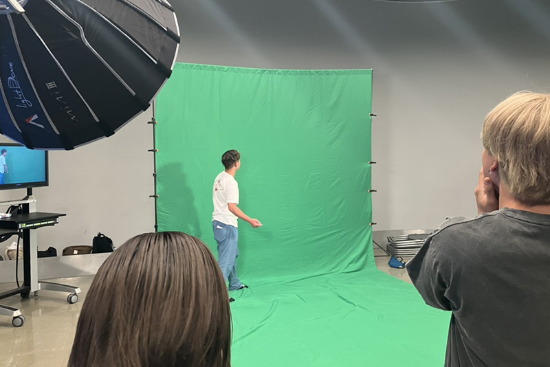 2日目は、グリーンバックやLEDディスプレイを使った撮影に挑戦!