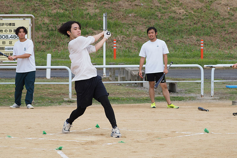 ソフトボールの試合を実施（東放学園映画アニメCG専門学校）