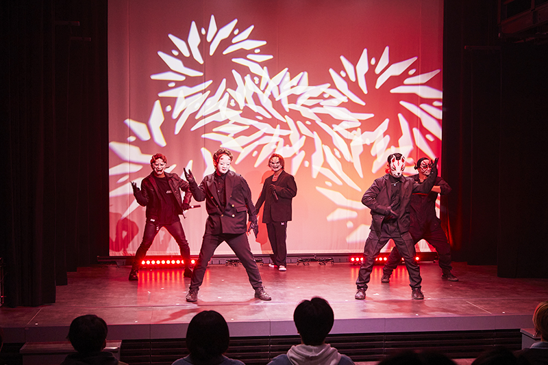 大人気ダンスグループ「O-MENZ」が”アナ学”の学園祭でスペシャルパフォーマンスを披露！