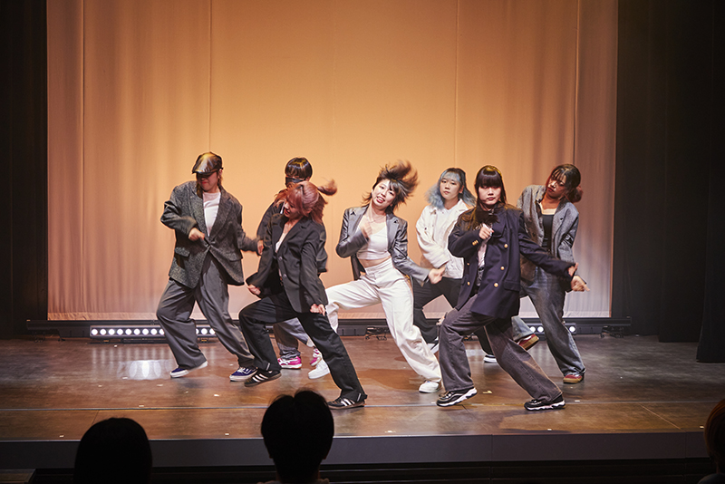 在校生によるダンスパフォーマンス！成果を発揮します。