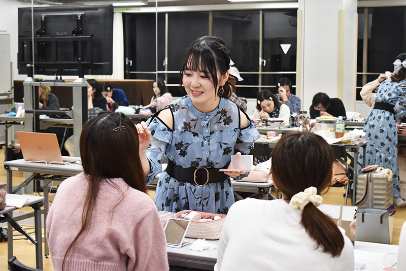 声優・ヘアメイク・スタイリストとして活動する堀文あつなさんが直接指導！