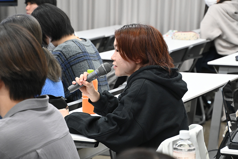 普段は聞けない番組制作のリアルなエピソードに、学生たちも興味津々！