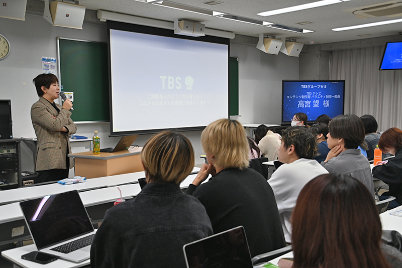 「0から1をつくるときに心がけていることは？」という質問には、「テレビ番組のいいところは、ひとりで悩まなくていいところ。多くの人の力や考えが集結してできあがっているんです。先入観で視野を狭めるのではなく、物事をフラットに見ることが大事ですよ」とメッセージをいただきました