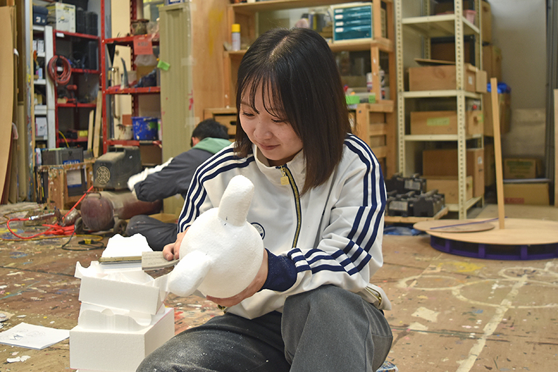 テレビ美術科1年生対象の授業「造形制作実習」