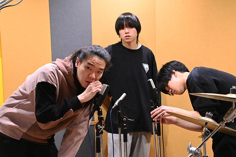 音響技術科の学生はマイクセッティングやレコーディングのサポートを担当！