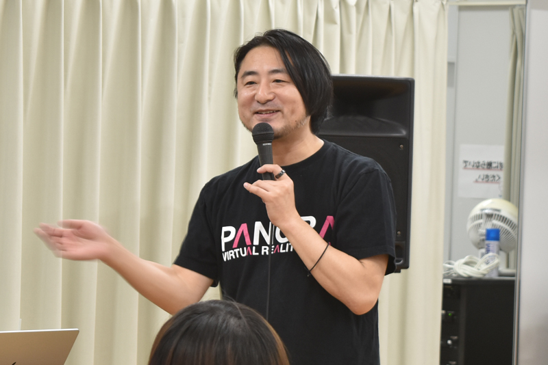 <b>株式会社パノラプロ 代表取締役社長 広田 稔さん</b>
2014年創業、XR/VTuber/メタバースが専門のニュースメディア「PANORA」を運営。VTuberさんと1対1で話せる「おしゃべりフェス」シリーズなど、関連イベントも運営する。