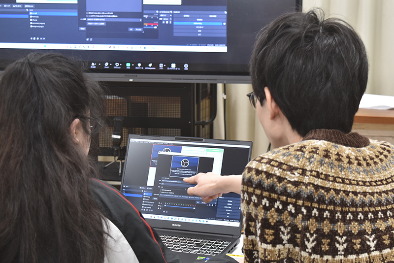 メイローさん指導のもと、学生もOBSを使ってみました