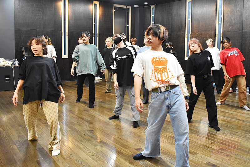 JAZZダンサー松田尚子さんによるダンスパフォーマンス科「特別講座」を開催