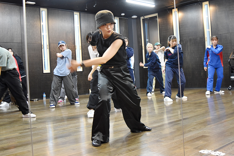 MIKUMIKUさんによるダンスパフォーマンス科「特別講座」でWAACKのレッスン！