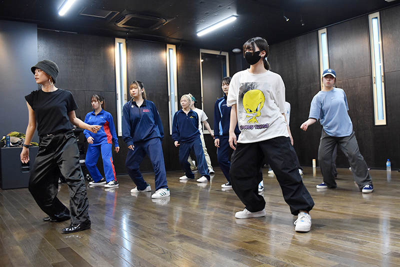 MIKUMIKUさんによるダンスパフォーマンス科「特別講座」でWAACKのレッスン！