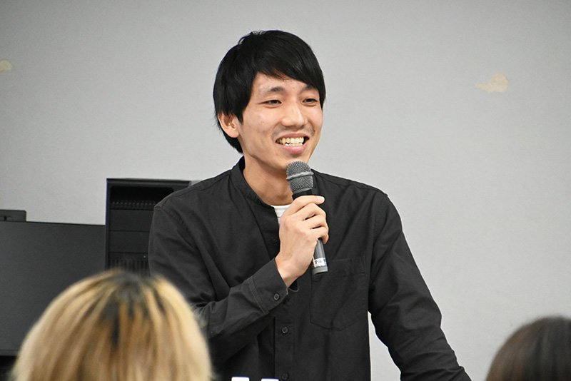 カメラマンの鳥居岳さん（14年度卒）