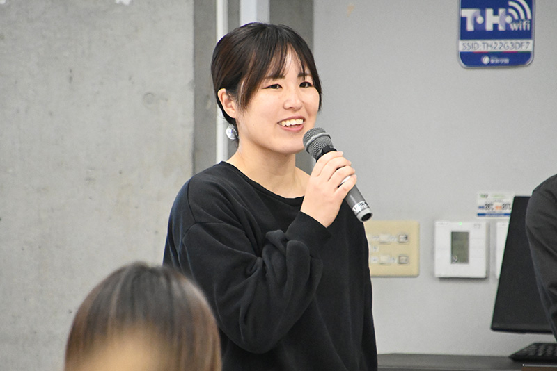 ビデオエンジニア（VE）の武冨友香さん（15年度卒）