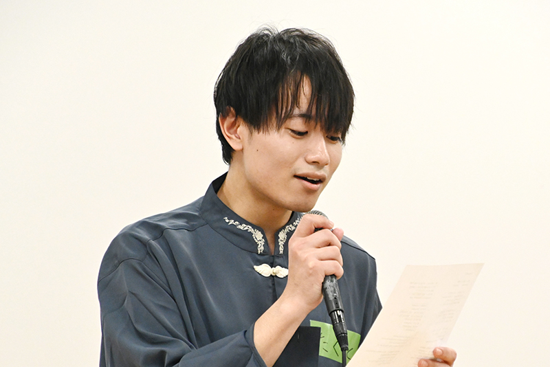 課題曲の譜割を確認しながら歌いました