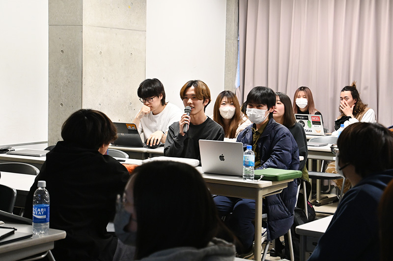 学生同士で作品の感想を共有！お互いの良さを吸収し合うことができました