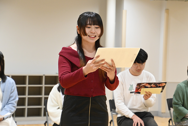 ナレーションの原稿読みを披露！