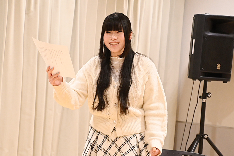 ひとりずつ自己PRとセリフ読みを披露