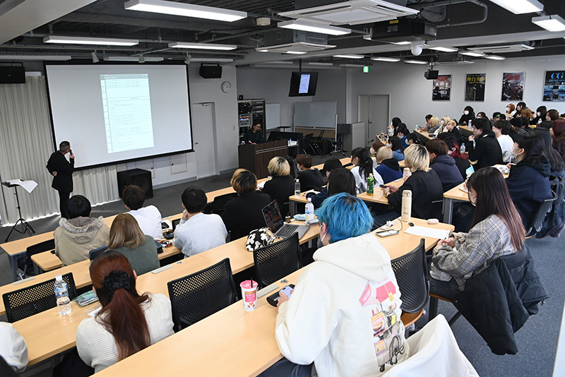 音響技術科「業界特別講座」で舞台監督から求められる技術スタッフの役割について解説!