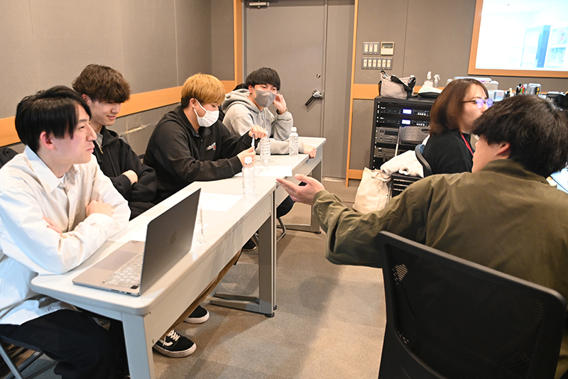 スタッフ全員で話し合いながら進めました