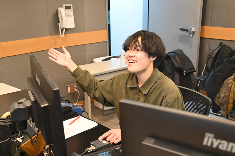 放送技術科と声優科がコラボ！山中湖PR番組のナレーション録りを実施