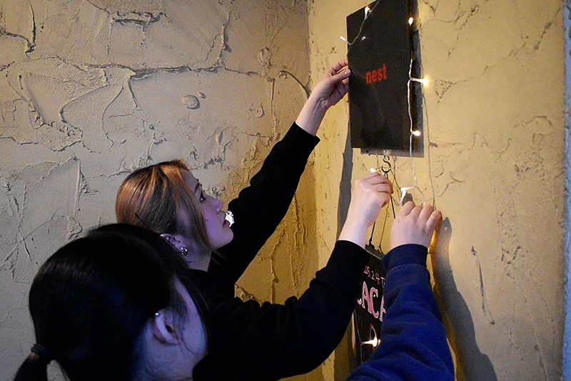 電飾を取り入れるなど、自分たちならではのライブを演出