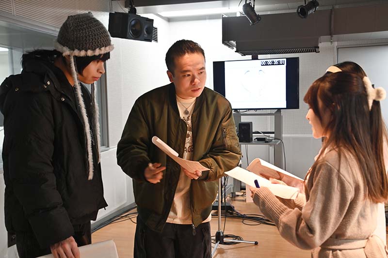 アニメーション・CG科の監督が声優科の学生に演出意図を説明