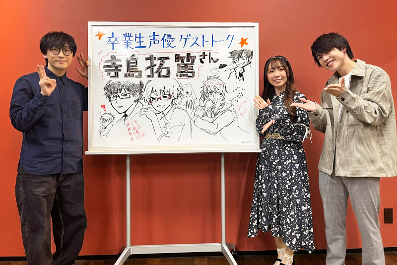 寺島さん＆MCをつとめた在校生ふたりで記念写真をパチリ☆