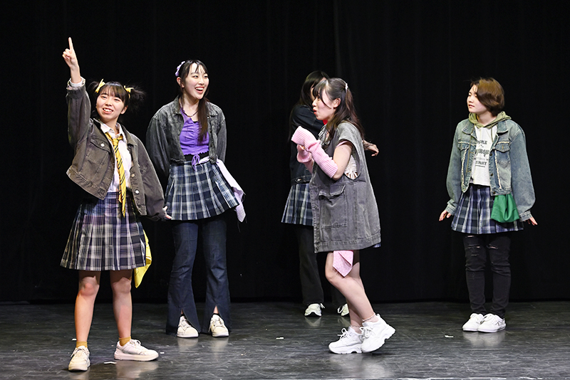 学生一人ひとりが個性を活かしたキャラクターを熱演！！