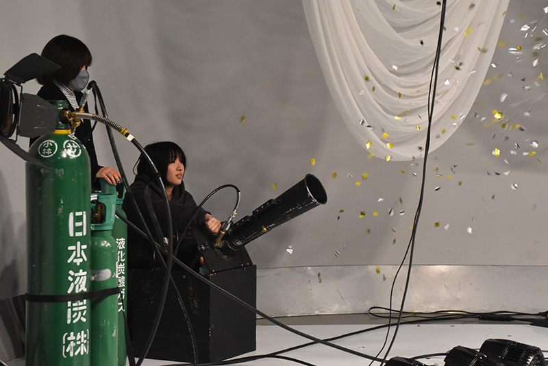 フリエックス（炭酸ガスを利用して紙吹雪などを飛ばす機材）