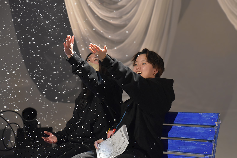 屋内スタジオに雪を降らせることも可能です！