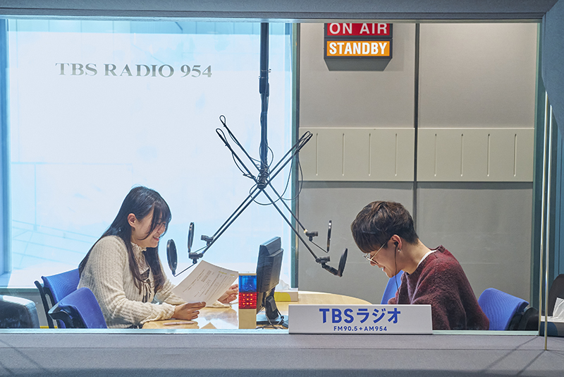 声優科の学生がナレーションを担当！