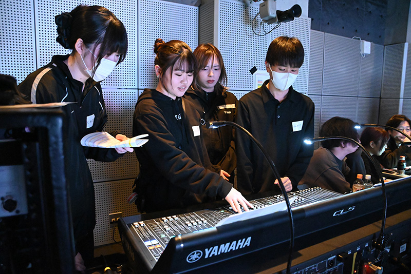 音響技術科の学生が会場のPAを担当