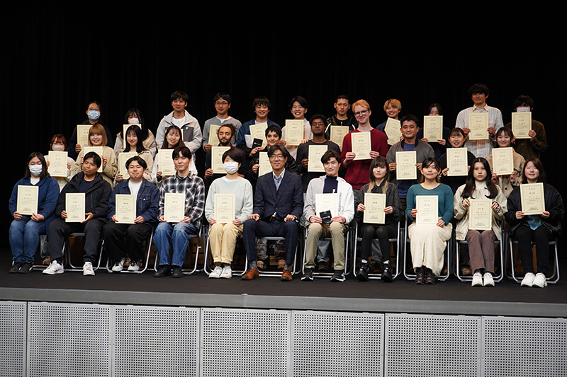 優秀な成績をおさめた新2年生を表彰する「特別表彰者表彰式」を開催！