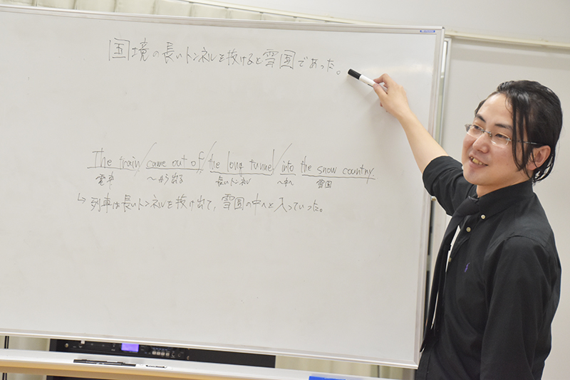 鬼頭明里『V!vace』やProject HYKE『Silhouette feat. ヰ世界情緒』などの作詞を手がける山野辺翔平先生