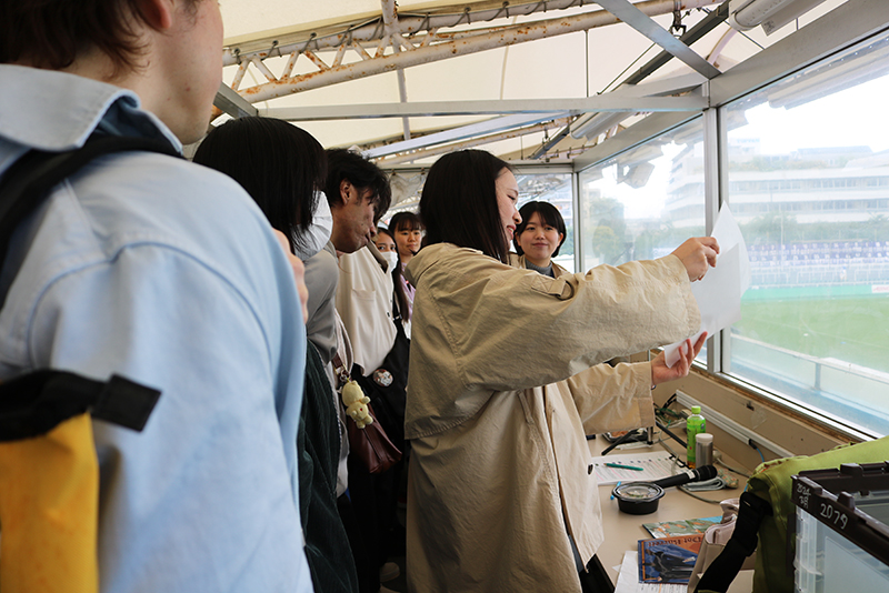 アナウンスブースの見学や先輩たちから仕事の流れについての説明を受けました！